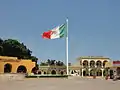 Asta Bandera en la plaza.