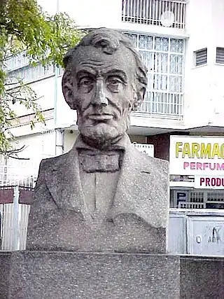 Plaza Abraham Lincoln.