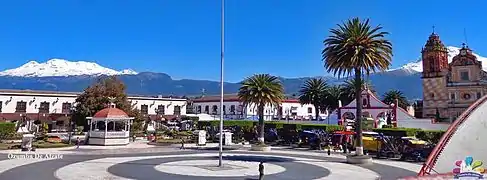 Centro Ozumba, vista de los volcanes Iztaccíhuatl y Popocatépetl