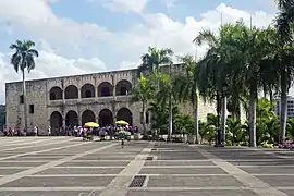 Alcázar de Colón y la Plaza de España