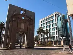 Junto a la Puerta de la Ciudadela