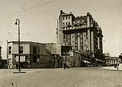 Casas en los terrenos anexos a la Plaza San Martín que hoy ocupa el edificio Kavanagh, año 1926