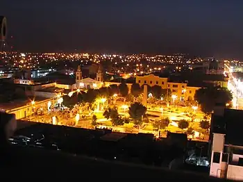 Plaza de Armas de Ica de noche