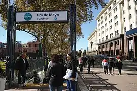 Entrada desde la plaza