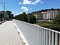 Barandilla de cierre de la plaza con vistas al río Gafos