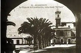 Plaza de la Laguna, antigua plaza de la Constitución, vista desde el arco de El Toril ya desaparecido