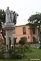 Monumento a Don Bosco ubicado en la intersección de los jirones Varela e Independencia.