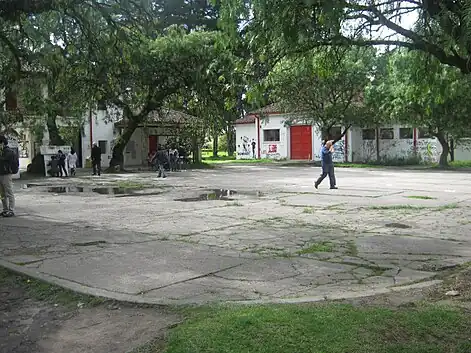 Edificio 481, Plazoleta de la Facultad de Medicina Veterinaria y Zootecnia.