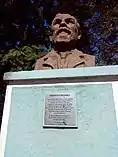 Busto del naturalista y escritor Guillermo E. Hudson, esquina Aristóbulo del Valle - Batalla de Ayacucho.