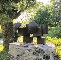 Pluralidad, escultura de Teddy Cobeña en el parque escultórico de la Sierra del Rincón