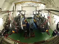 Interior del hangar para helicópteros del buque de investigación oceanográfica alemán Polarstern.