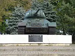 Monumento T-34 en el Museo de la lucha por el terraplén de Pomerania en Mirosławiec