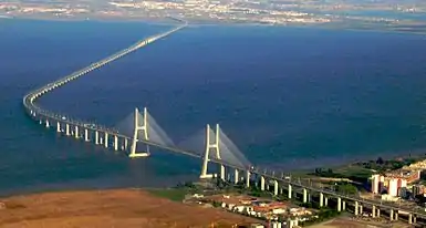 Tablero rodoviário del Puente Vasco da Gama