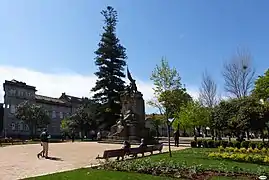 Jardines y monumento a los Héroes de Puente Sampayo