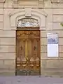 Puerta de entrada al edificio