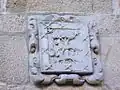 Escudo de armas de la fachada de la calle Real