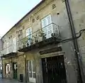 Casa de los Barbeito y Padrón con diez bustos en la fachada, en la calle Real