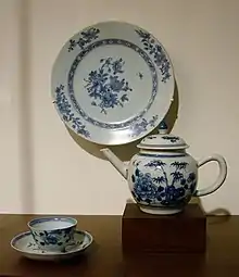 Porcelana de exportación azul y blanco que se encontró en la carga de un naufragio, siglo XVIII. Museo Guimet, París