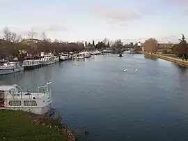 Puerto de recreo Jacques-Yves Cousteau, en el canal del Garona, inaugurado en 1997 en el centro de Castelsarrasin