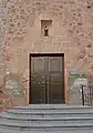 Detalle de la puerta de acceso
