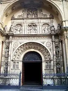 Portada de la iglesia basílica de Santa Engracia (Zaragoza), de Gil Morlanes el Viejo) (1514).