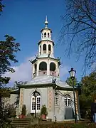 La Casa del Dragón se construyó entre 1770 y 1772 en el estilo Chinoiserie en el norte del Parque de Sanssouci.