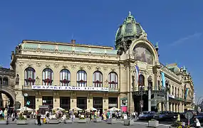 Obecni Dûm (Ayuntamiento de Praga, 1905-1912).