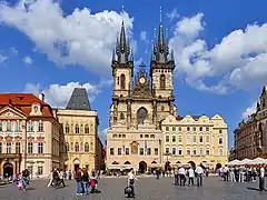 Iglesia de Nuestra Señora ante Týn (1380-1450) en la «ciudad vieja» de Praga, construida por el taller de la familia Parler