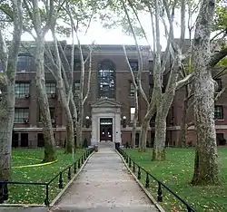 El Edificio de Ingeniería, como parte del Cuadrángulo de Ingeniería del Pratt Institute