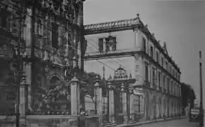 La basílica y la Preparatoria de Jalisco en 1935.