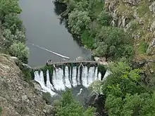 Pequeña presa del río Eresma a su paso por el municipio