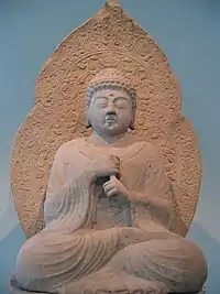 Vairocana sentado, siglo IX. Piedra. Museo Nacional de Corea.