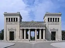 Propíleos de la Königsplatz de Múnich. Leo von Klenze, 1862. Arquitectura historicista neoclásica