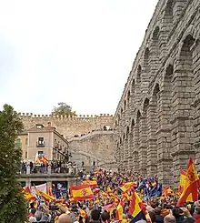 Protestas contra la amnistía junto al Acueducto de Segovia