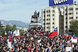 Protesta en el Monumento al General Baquedano, en la plaza homónima, el 22 de octubre.