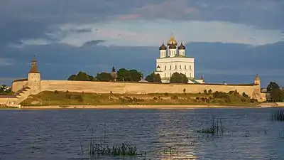 Vista desde el río Velíkaya