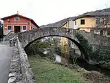 Puente Piedra sobre el río Villoria.