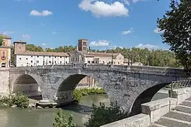 El puente Cestio y la isla Tiberina.