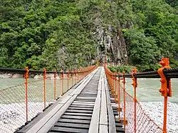 El puente Kimiri a lo largo de Chanchamayo, cerca de Kimiri