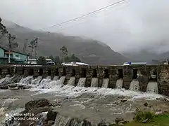 Imagen panorámica del puente Tawantinsuyu, el cual vincula a los centros poblados de Astobamba y Huarautambo.