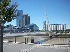 Destaquese la Torre desde el famoso Puente de la Mujer, febrero 2013.