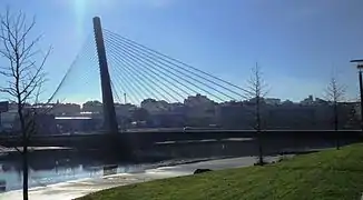 El puente y la ciudad