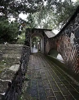 Puente del púlpito sobre el Paseo del Río