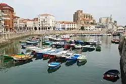 Faro del Castillo de Santa Ana, en Castro-Urdiales.