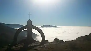 Mar de nubes en el barranco de las Cinco Villas desde el puerto.