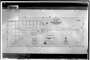 Mapa de la proyección del puerto Antonio Morán conectado profundamente al ferrocarril. Nótese el empalme de la vía al puerto en línea recta a la estación de trenes.