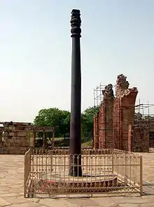 Pilar de hierro de Delhi, muestra de la sofisticada metalurgia de la India antigua.