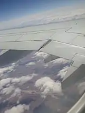 Vista aérea del río desde un Embraer 190 de Austral Líneas Aéreas (ver en detalle en Commons).