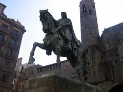 Estatua ecuestre: Ramón Berenguer III (1888), de Josep Llimona, Vía Layetana.