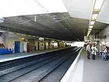 Vue des quais de la gare du RER